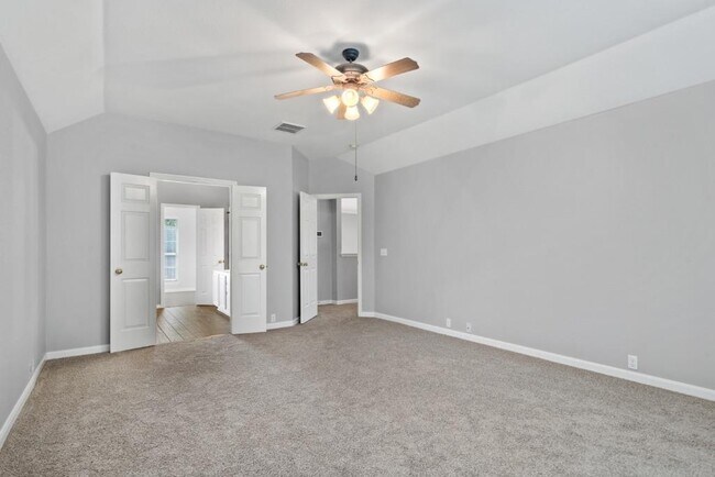 Building Photo - 10724 Thoroughbred Dr