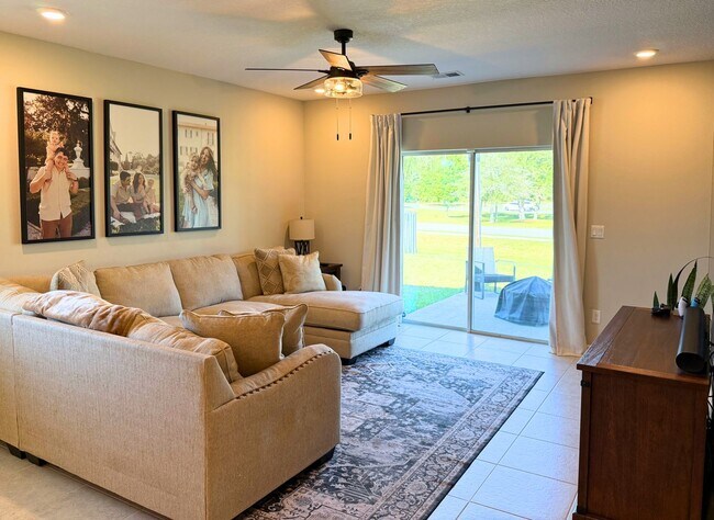Building Photo - 4/2 open floor plan!