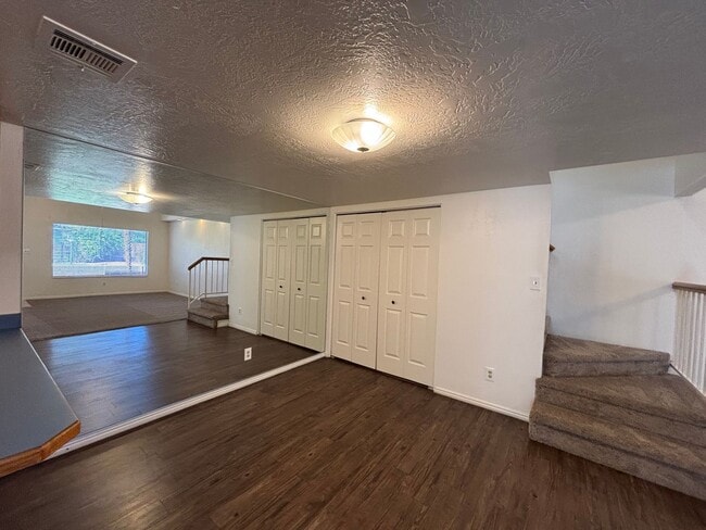 Building Photo - SPACIOUS 3 BEDROOM TOWNHOME FOR RENT IN DO...