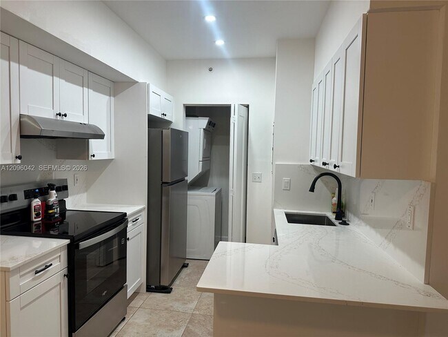Building Photo - 3241 Sabal Palm Manor