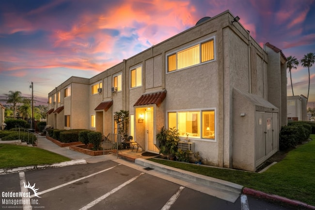 Building Photo - Charming 2Bdm 1Ba Condo with Modern Upgrades in Lakeside!