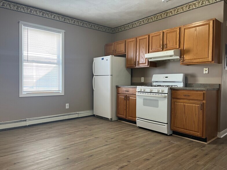 Primary Photo - 105 Ridge St