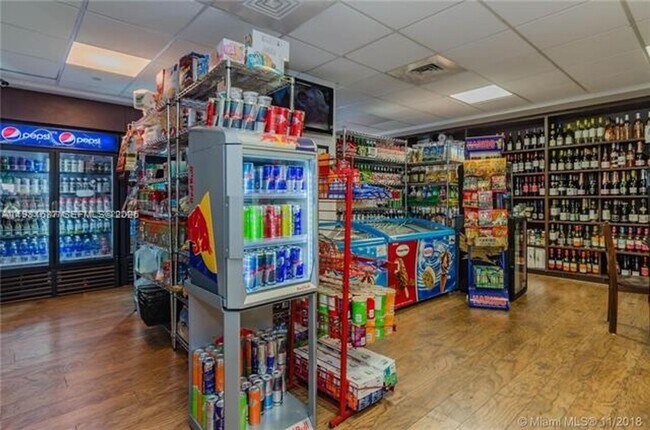 Building Photo - 1000 West Ave