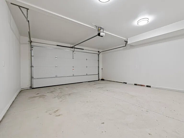 Building Photo - 1130 Greenfield Dr