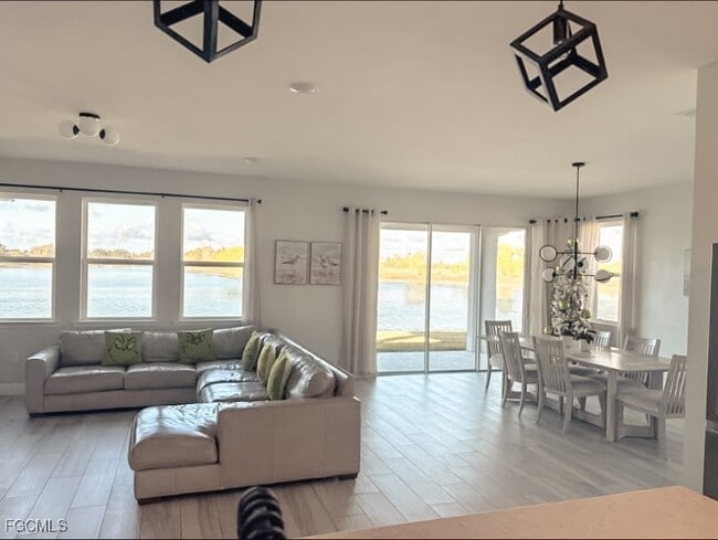 Building Photo - 2038 Grove Dr