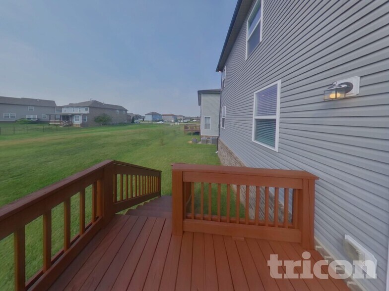 Building Photo - 105 Davenport Dr