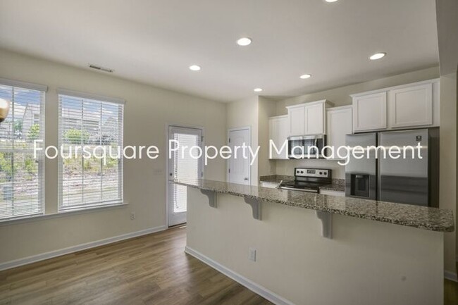 Building Photo - Townhome | Open Floor Plan | Washer/Dryer ...