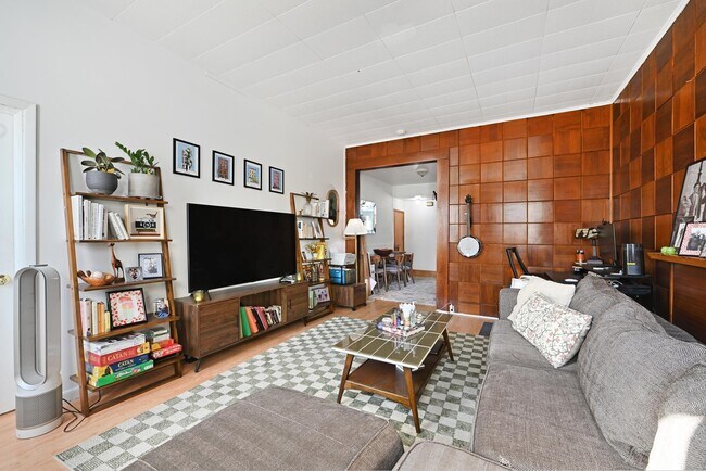 Building Photo - 902 Park Ave