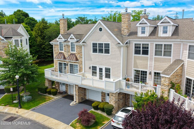 Building Photo - 302 Villa Dr