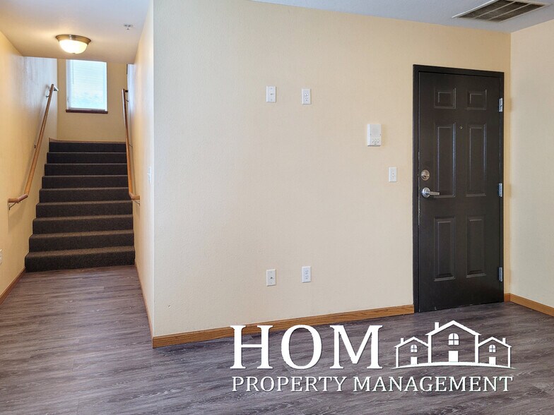 Building Photo - 251 Bunting Ln