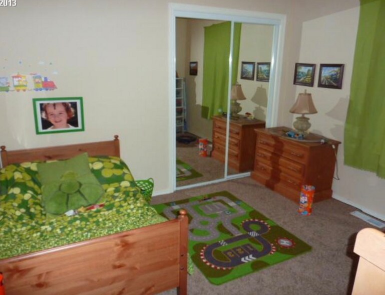 Building Photo - 12545 SE Clinton Ct