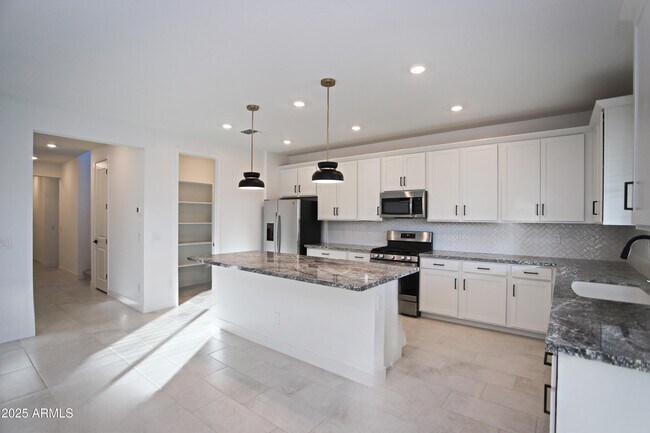 Building Photo - 773 W Lark Dr