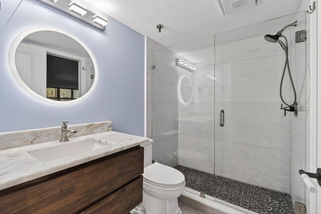 Building Photo - 372 Golfview Rd