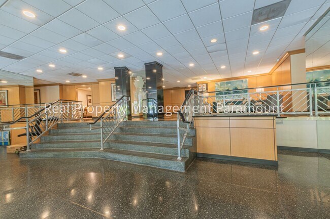 Building Photo - Beautiful One Bedroom Apartment in Los Ang...