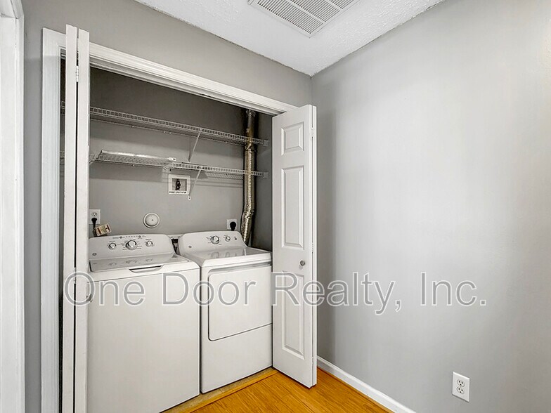 Building Photo - 805 Settlement Dr