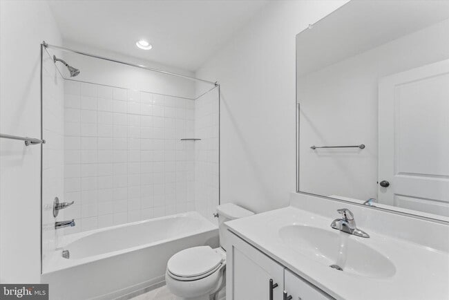 Building Photo - 501 Fontana Cir