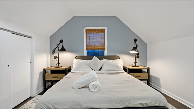 Building Photo - 5545 Davey St