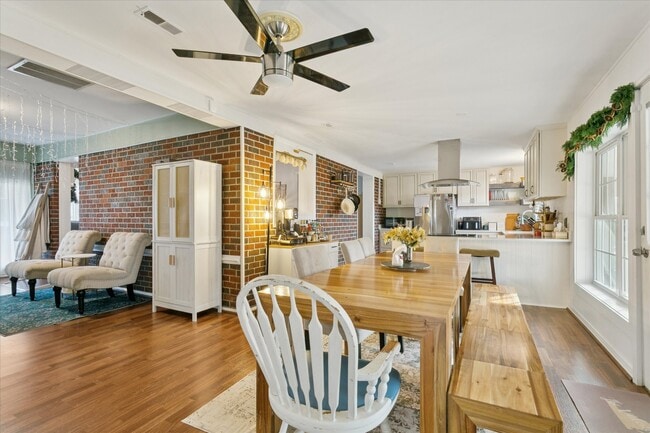 Building Photo - 18 S Greenfield Ave