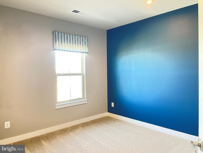 Building Photo - 42589 Burbank Terrace