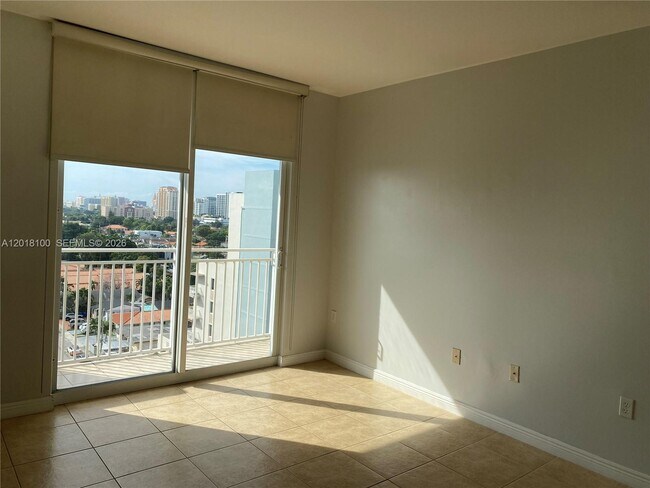 Building Photo - 2425 SW 27th Ave