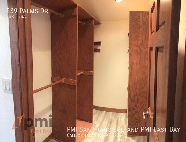 Building Photo - 539 Palms Dr