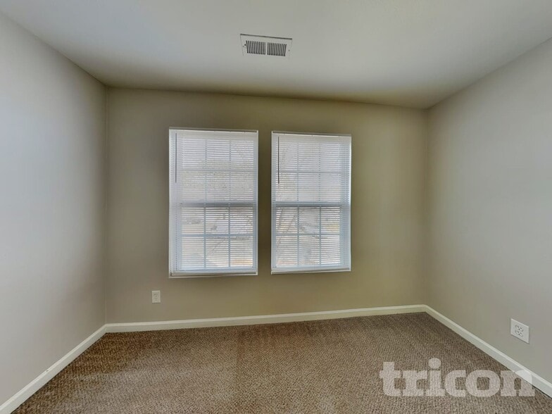 Building Photo - 1351 Waterlily Lane