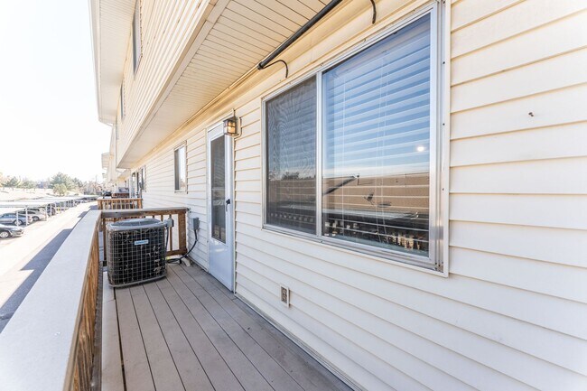 Building Photo - 954 S Miller St