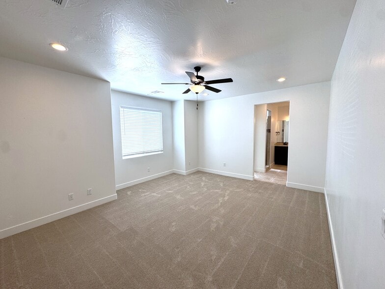 Building Photo - 322 N 2480 W