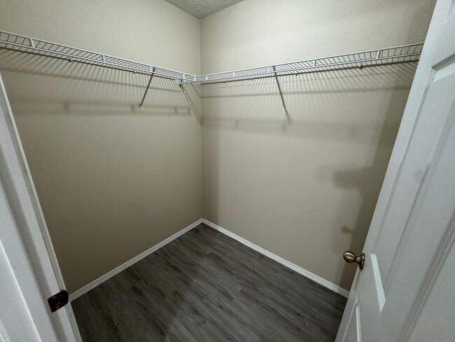 Building Photo - 2 bedroom 2 bath apartment at Clifton Heig...