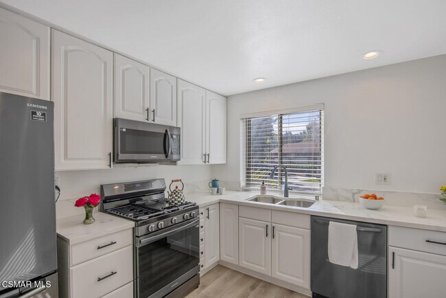 Building Photo - 31555 Lindero Canyon Rd