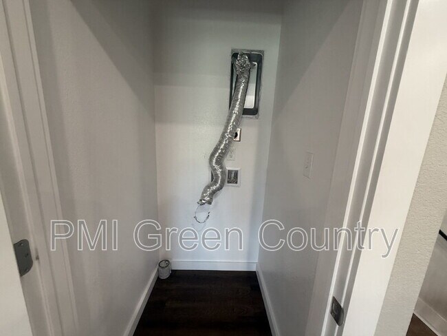 Building Photo - 13527 S Mingo Rd