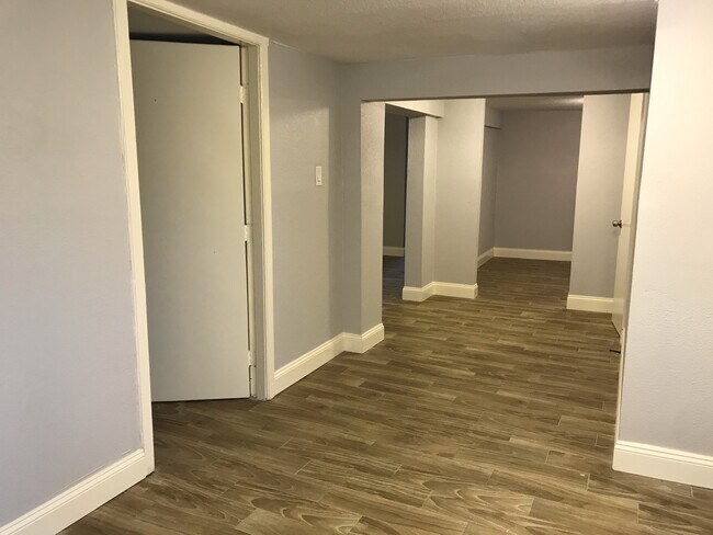 Building Photo - Gorgeous and spacious home in Danbury, Just remodeled and move in ready!