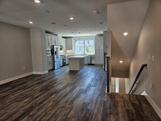 Building Photo - 122 Ranch Ln