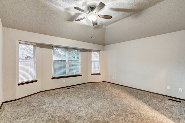 Building Photo - 3 bed 2 bath home in Edmond