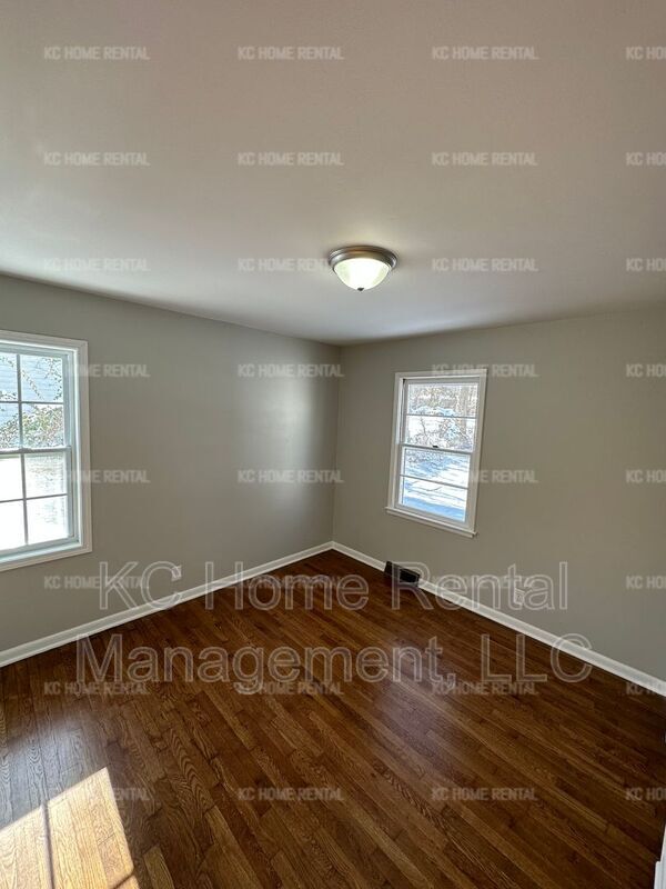 Building Photo - 10524 Richmond Ave