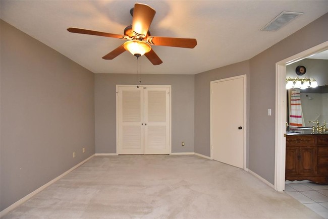 Building Photo - 7350 Kirby Dr