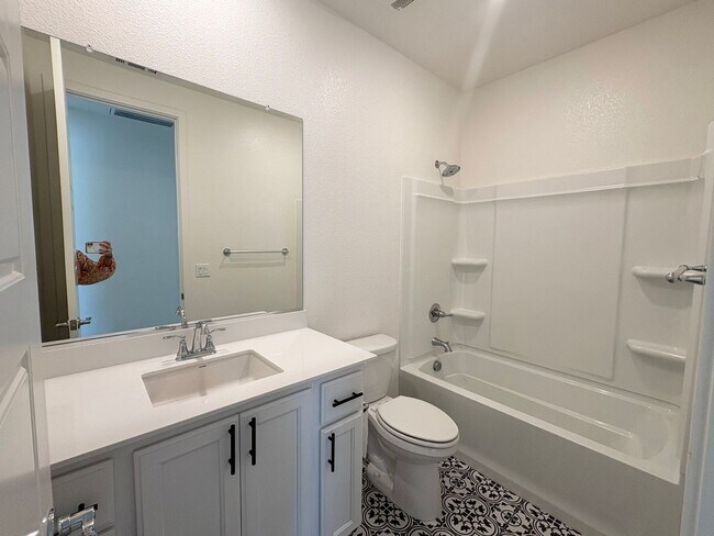 Building Photo - Beautiful 4 Bedroom 3 Full bath House with Solar in Gated Antioch Community