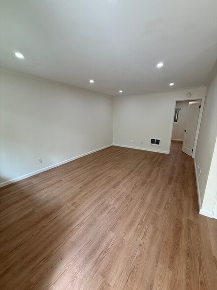 Building Photo - 3911 Oregon St