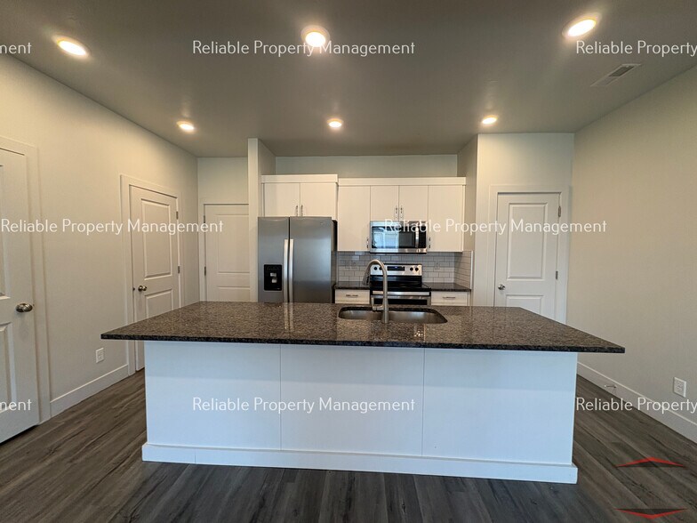 Building Photo - 148 S Emery Ln