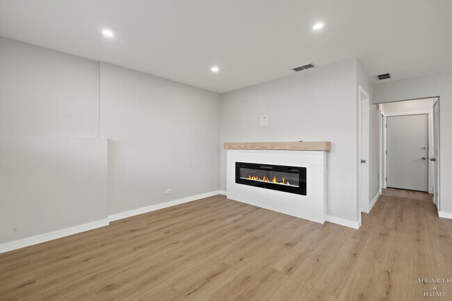 Building Photo - 1100 Ellsworth Dr