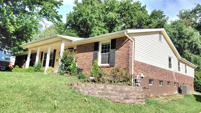 Building Photo - 874 Hollyridge Dr