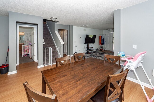 Building Photo - 5 Bedroom 3 Bath Home in Moss Grove Planta...