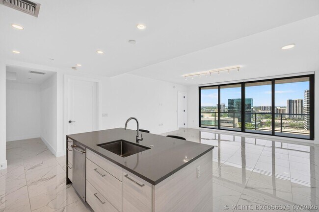 Building Photo - 100 E Las Olas Blvd