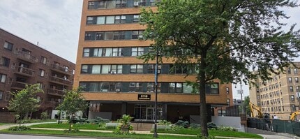 Building Photo - 6118 N Sheridan Rd