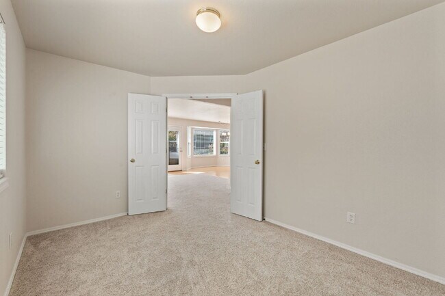 Building Photo - Spacious 4BR Home in Pine Creek – Academy D20