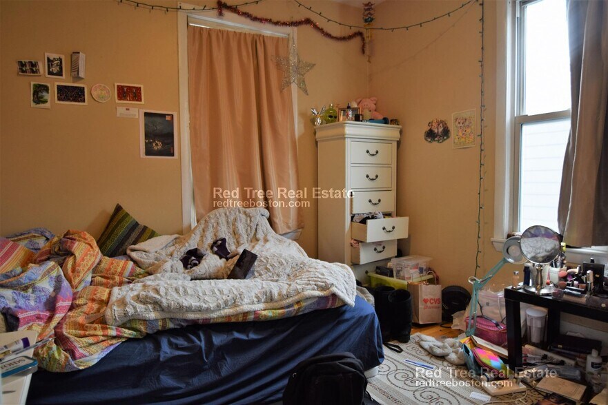 Building Photo - 216 Freeman St