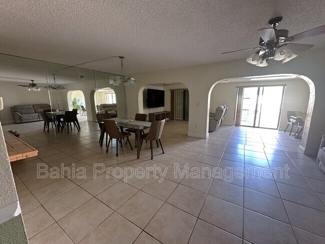 Building Photo - 3730 Alcantara Ave