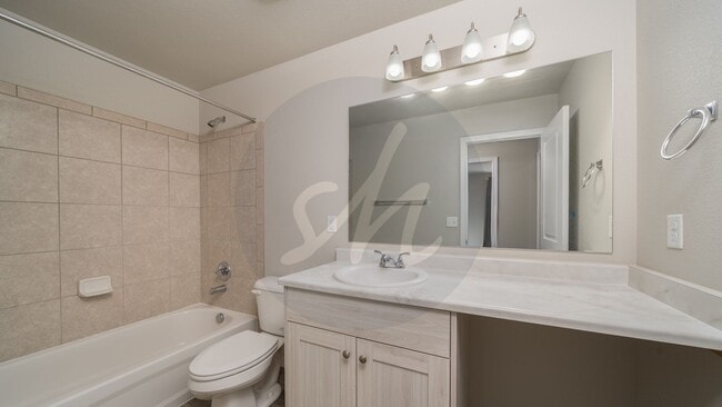 Building Photo - Beautiful Townhome located in the Townes at Woodmen Heights