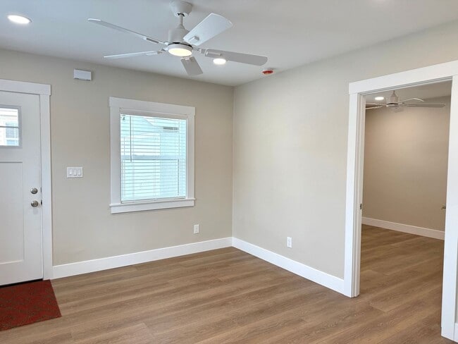 Building Photo - Fully Renovated - 1 Bed 1 Bath