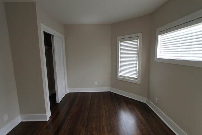 Building Photo - HUGE Historic Home with amazing fenced in yard and golf course views!